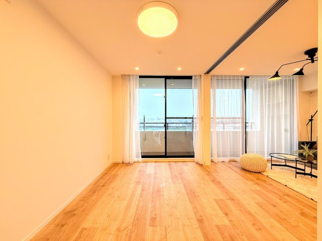 ◆気持ちの良い風が室内へ入り込む居室。家具を配置しても広々ご利用いただけます！！