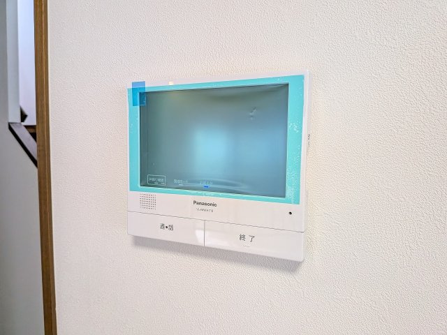 ～新規交換済のTVモニター付インターホン　訪問者の確認に便利です～