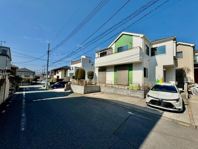■南西道路（幅員6ｍ）につき陽当り良好　■駐車2台（車種による）+庭付き　■2026年新規リフォーム済み！　■戸塚南小学校まで徒歩7分（約500ｍ）、戸塚西中学校まで徒歩14分（約1100ｍ）！
