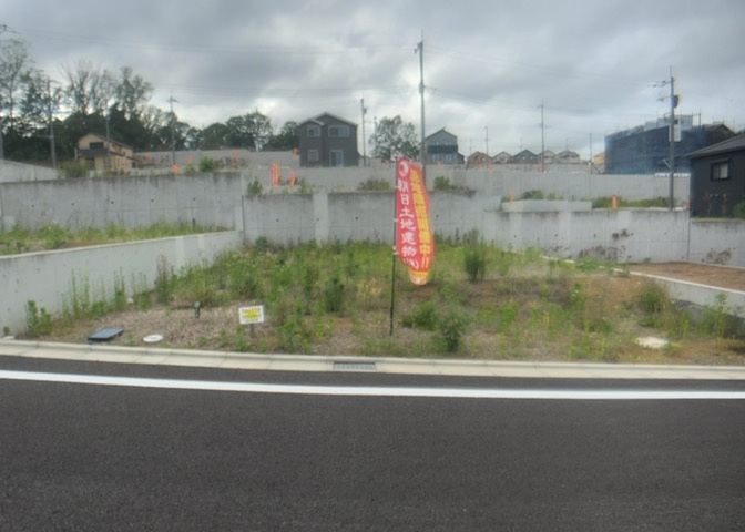 土地を買う際、住む地域の自治体や福祉の補助制度にも注目してみましょう。子供や老人の医療補助やゴミ出しのルールなど、自治体によってルールに大きな違いがあるため、暮らしやすい土地で判断するとよいでしょう。