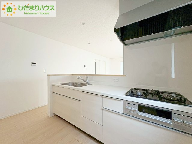 3口コンロと収納豊富なキッチンで、ママの毎日のお料理もはかどります☆