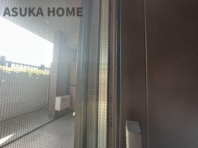 冷暖房効率や冬の結露防止、室内外の遮音性等にも大きく役に立つ複層ガラス。