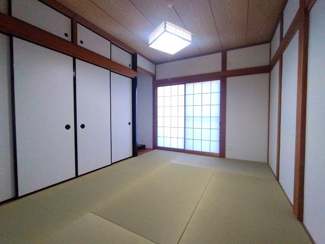 玄関すぐにあるため来客スペースとしても活躍します！