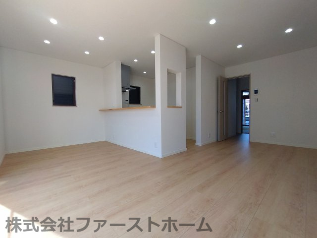 南向き16.2帖。陽当り良好で広々としたリビング空間です。