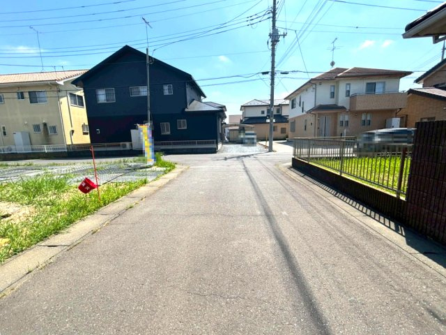 下妻市鬼怒　1号棟　前面道路を含む現地写真