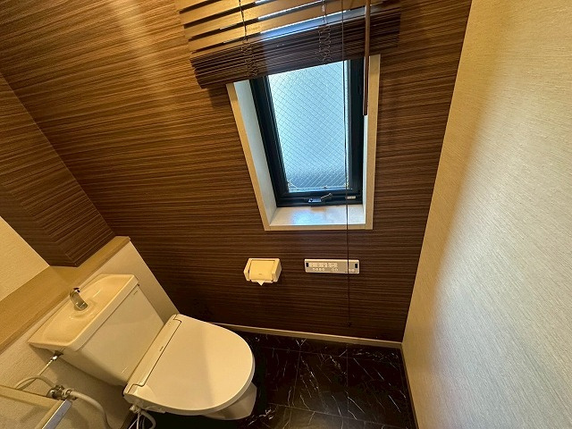 1階のトイレです。各階にトイレがあります。