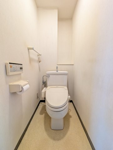 程よい広さのトイレです。リフォームのご相談も承ります。