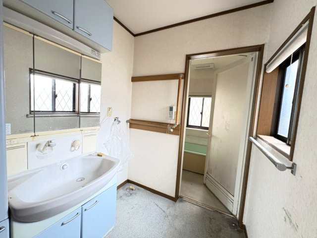 家族みんなが快適に使える洗面所です