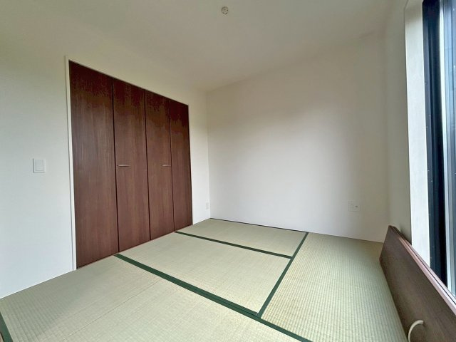 1階和室4.5帖です。押入も完備。和の空間が広がります。（施工例）