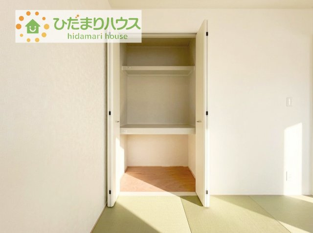 和室の収納は横開きクローゼット！　しまった物の出し入れも楽々です(^^)