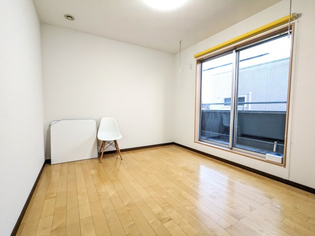 室内干しのできる2階南東の洋室