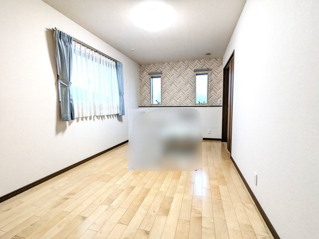 2階・北東の洋室は8.2帖ございます