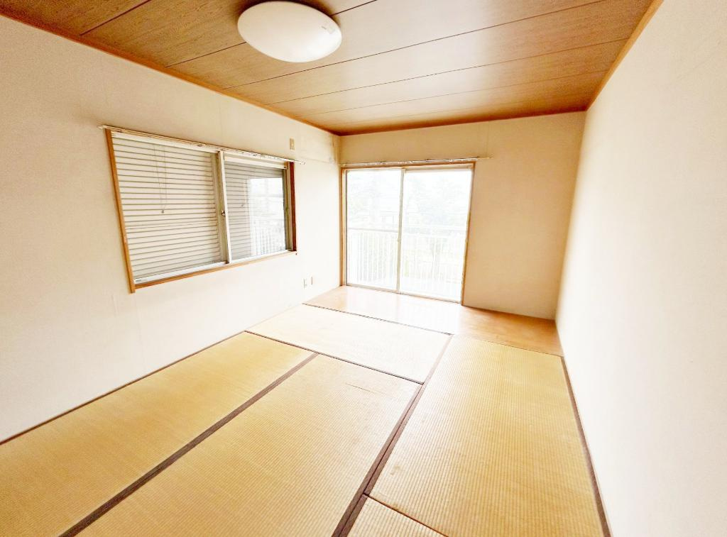 すぐ横になれる和室はみんなの憩いの場です。