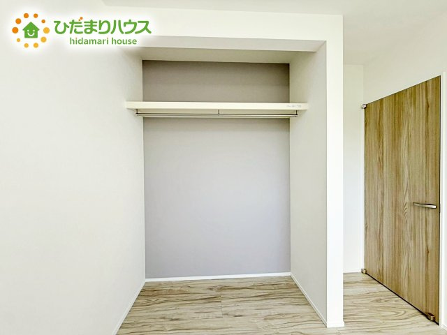 散らかりがちな室内の整理整頓にとても役立つクローゼットを完備！お部屋が綺麗だと心がスッキリしますね♪