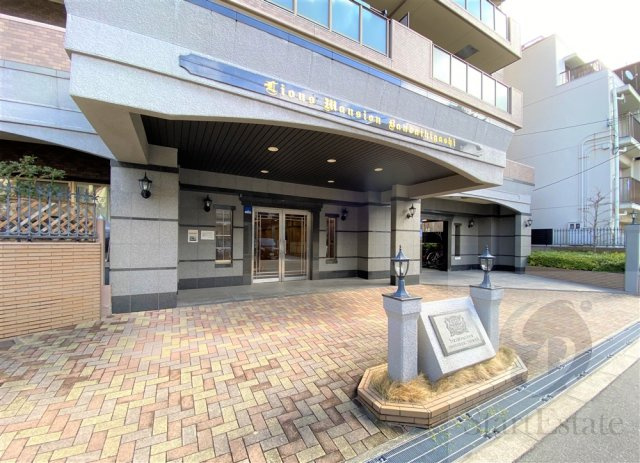 ゆとりのあるエントランスです
