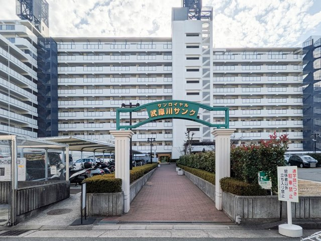 毎日通るエントランスはこのようになっています