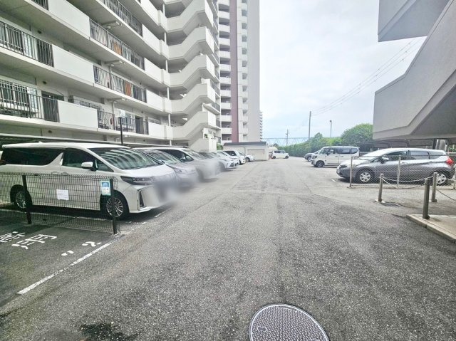 車通勤には平面駐車場が魅力♪朝の忙しい時間の車の出し入れが平面駐車場ならストレスなく安心！
