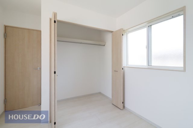 【収納】各居室にしっかり収納がついているので、荷物が増えても安心ですね！お部屋を広く使うためにも収納スペースは必要です。