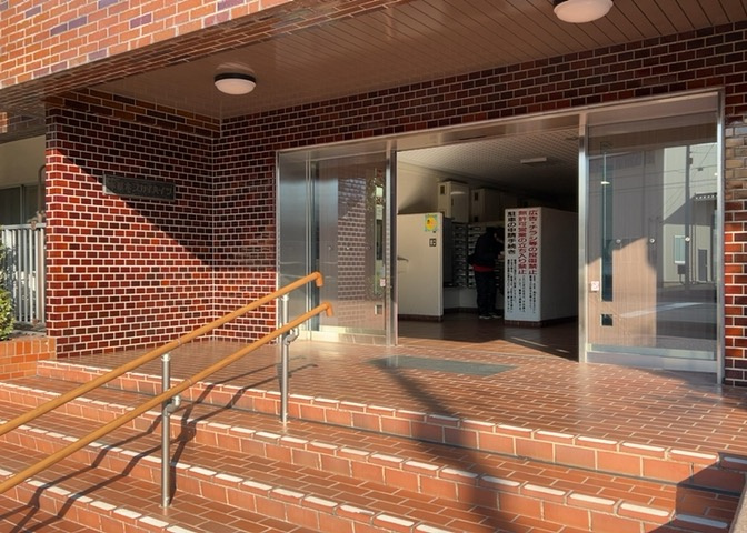マンションのエントランスには、もともと風よけや防犯の役割がありますが、マンションによって宅配ボックスなどの設備が備わっている所もあります。日々の生活をイメージしながら生活しやすさをチェックしましょう。