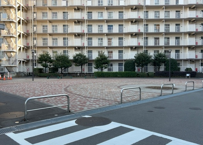 物件によっては、入居者が個人的に使用できる専用庭がついているものもあります。また、住宅の中にある土間の部分を庭と呼ぶこともあります。庭の用途は住む人によって変わり、それによってデザインもさまざまです。