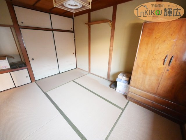 1F和室6畳。押し入れ付きですので、収納力がございます。