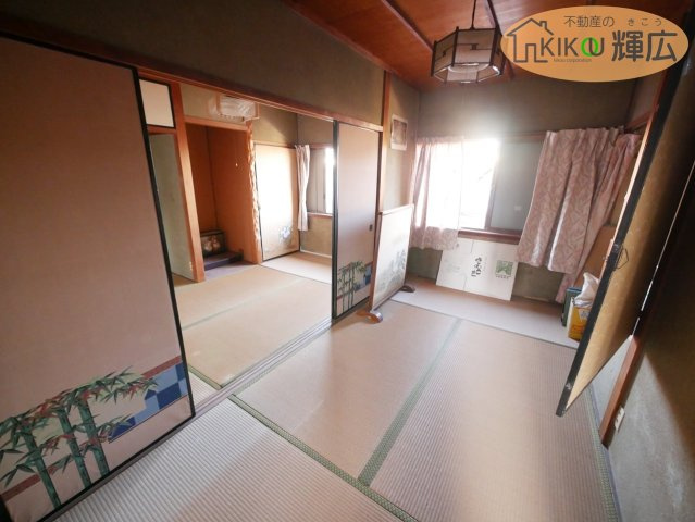 2F和室は4帖ございます。収納スペース付きですので、お子様のお部屋に安心ですね
