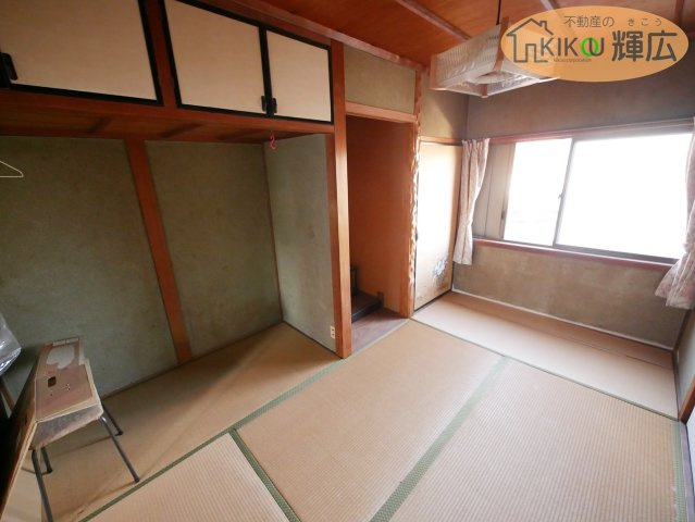 2F和室は5帖ございます。収納スペース付きですので、お子様のお部屋に安心ですね
