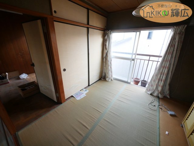 2F和室は4.5帖ございます。収納スペース付きですので、お子様のお部屋に安心ですね