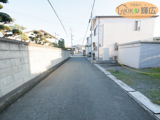 前面道路広しており車通りも少なく安全な道となっております。