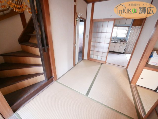 階段は和室にございます。