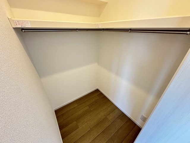 衣類や箱物や思い出の品もたっぷり収納できるので、整理整頓にも◎。お部屋もより広々と使えます。