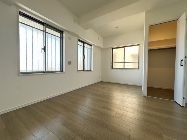このお家で一番広い7.5帖の主寝室は居心地も良さそうですね。