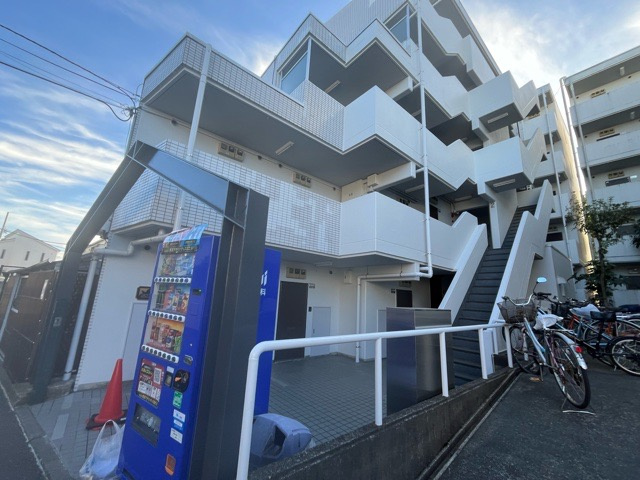 景色重視でお家選ぶをするとスーパーが遠い！学校が遠い！など生活をするうえで利便性で困ることもあります。まず一度現地を見学する際に、周辺の施設などがあるかを確認し、暮らし始めた後のことを想像しましょう。