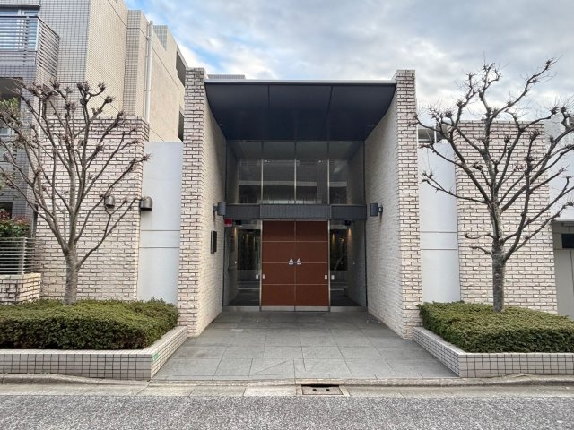 セコム24時間遠隔監視セキュリティを採用