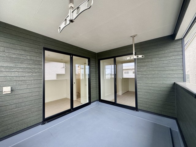2部屋から行き来でき洗濯物が良く乾きそうです☆　