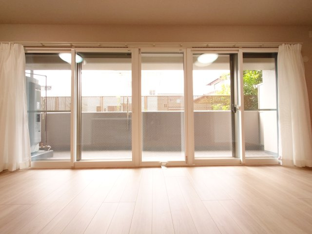 【リフォーム仕様】ワイドリビングさらに広げて洋室一緒に使える広々空間です♪