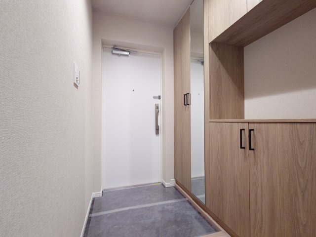 【新設】大型シューズボックス設置（トールタイプ・姿見ミラー付き）、靴もたくさん収納できます♪