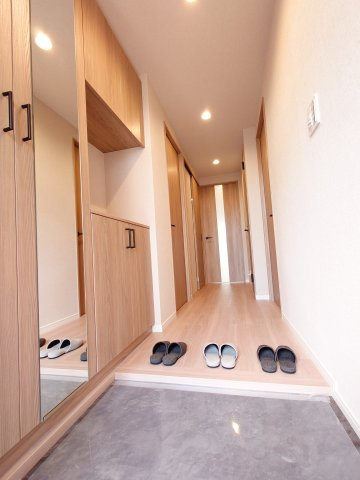 【新品】建具、扉、デザインクロス、フローリング！全てが新しくなりまた♪