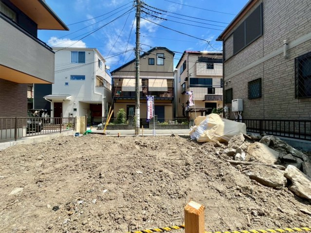 東武スカイツリーライン「獨協大学前」駅徒歩約10分！閑静な住宅街・敷地約20坪・自由設計で夢のマイホームはいかがでしょうか！東武ストアまで徒歩約6分(450ｍ)、お買い物に便利です！