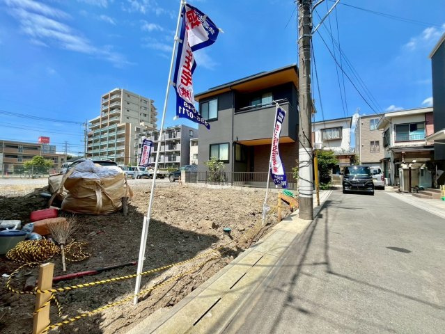 東武スカイツリーライン「獨協大学前」駅徒歩約10分！閑静な住宅街・敷地約20坪・自由設計で夢のマイホームはいかがでしょうか！東武ストアまで徒歩約6分(450ｍ)、お買い物に便利です！