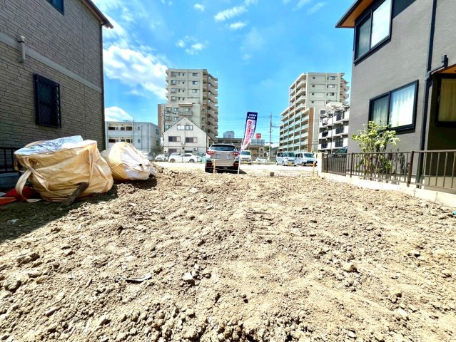 東武スカイツリーライン「獨協大学前」駅徒歩約10分！閑静な住宅街・敷地約20坪・自由設計で夢のマイホームはいかがでしょうか！東武ストアまで徒歩約6分(450ｍ)、お買い物に便利です！