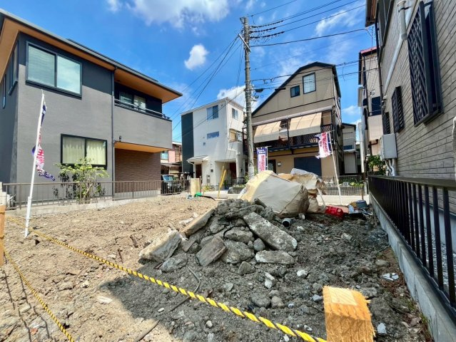 東武スカイツリーライン「獨協大学前」駅徒歩約10分！閑静な住宅街・敷地約20坪・自由設計で夢のマイホームはいかがでしょうか！東武ストアまで徒歩約6分(450ｍ)、お買い物に便利です！