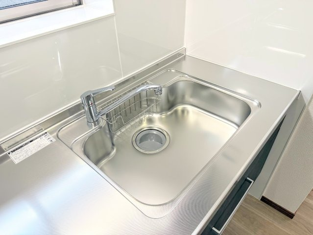 ◆広々したキッチンシンク。洗い物が多い時にも快適にご利用いただけます。