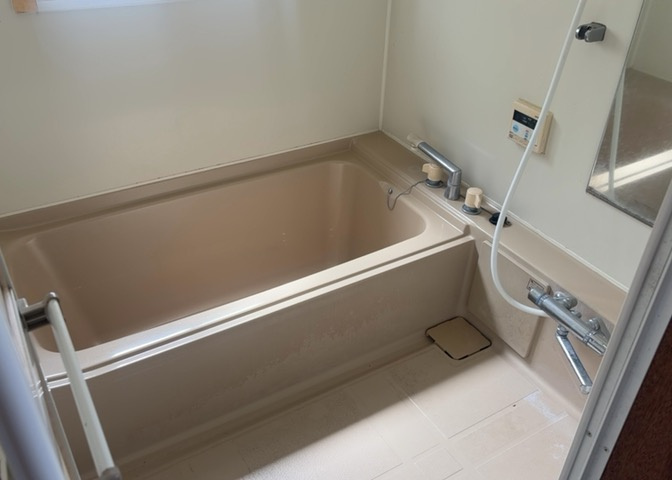 入浴時の快適さも大事なことですが、綺麗な状態を維持できなければ気持ちよく入浴できません。毎日の掃除が楽という点は大事なポイントになります！カビが生えにくく掃除がしやすい、壁や浴槽を選ぶといいでしょう。