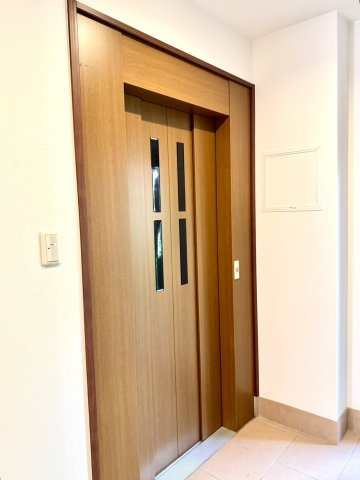 介護が必要になった場合を想定してエレベーターを設置