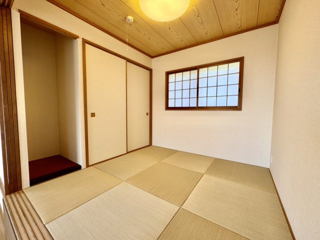 琉球風畳は、フローリングの部屋にも馴染みやすく、モダンでおしゃれな空間を演出。