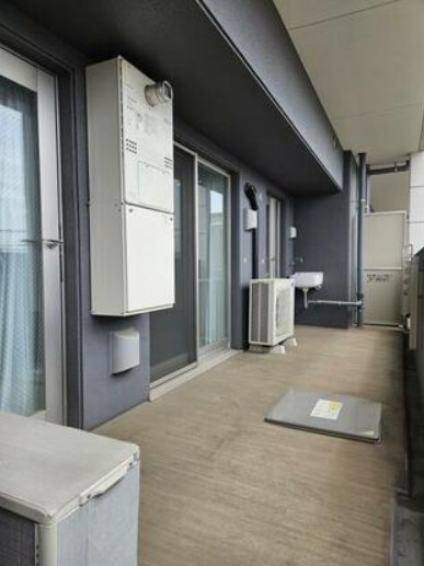 屋根付きなので急な雨の日も安心ですね。
