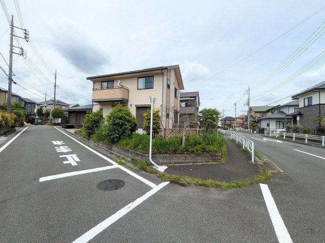 ～南東9ｍ・南西5ｍ道路に面しています～