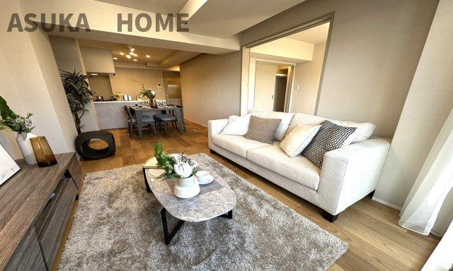 LDKと隣接した洋室は、リビングを広く使う事もできるので汎用性が高いリビングになってます。