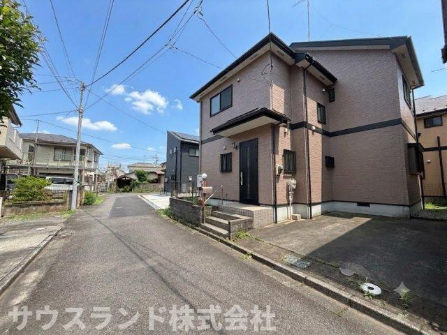 どこか心が落ち着く現地。都会の派手さはありませんが、自然と共に暮らせる落ち着いた街並みが印象的です。